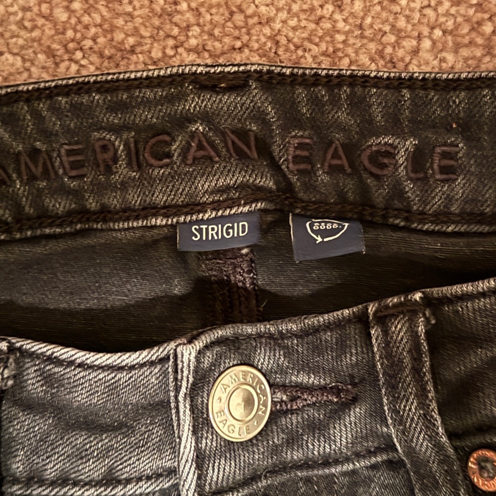 American Eagle AE Strigid Ripped Mom Jean Black - Picture 3 of 3